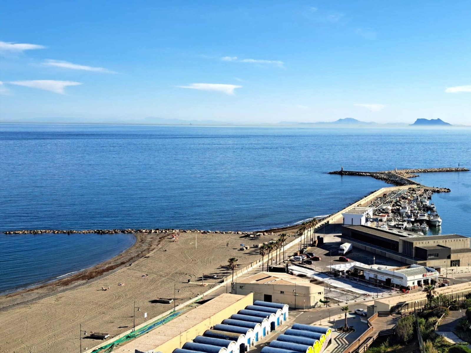 2 bedroom Apartment for sale in Estepona with pool garage - € 394,000 (Ref: 9997149)