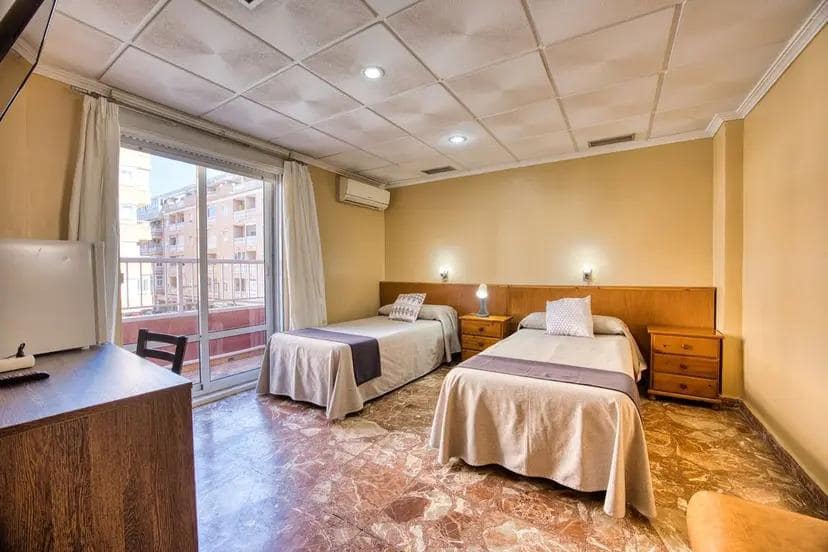 25 soveværelse Hotel til salg i Torrevieja - € 1.500.000 (Ref: 10007476)