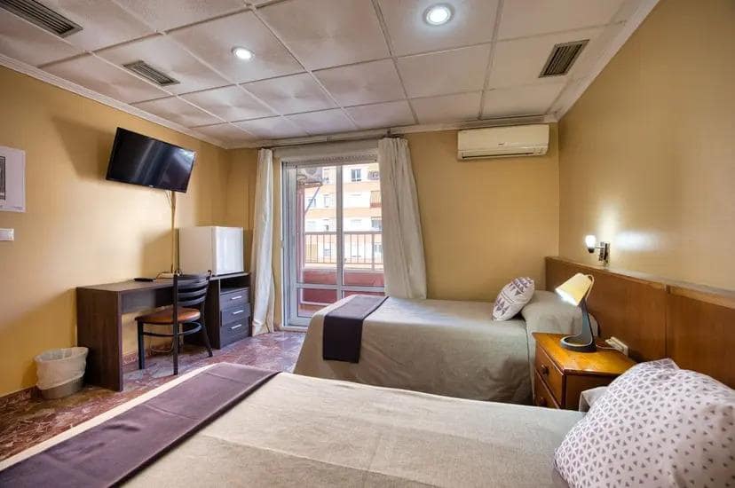 25 soveværelse Hotel til salg i Torrevieja - € 1.500.000 (Ref: 10007476)