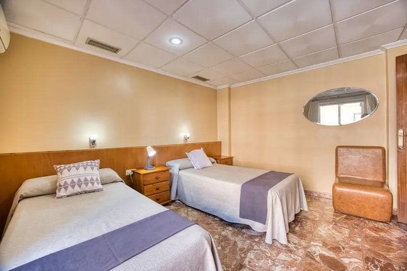 25 soveværelse Hotel til salg i Torrevieja - € 1.500.000 (Ref: 10007476)