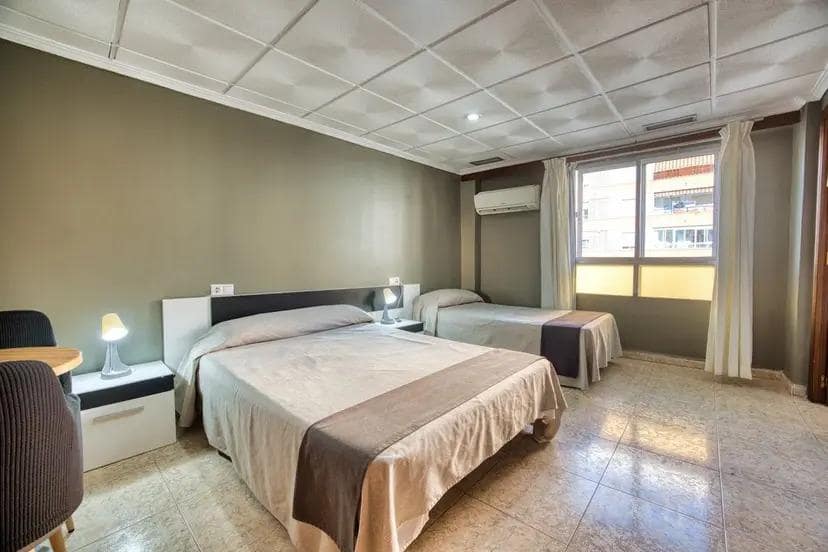 25 soveværelse Hotel til salg i Torrevieja - € 1.500.000 (Ref: 10007476)