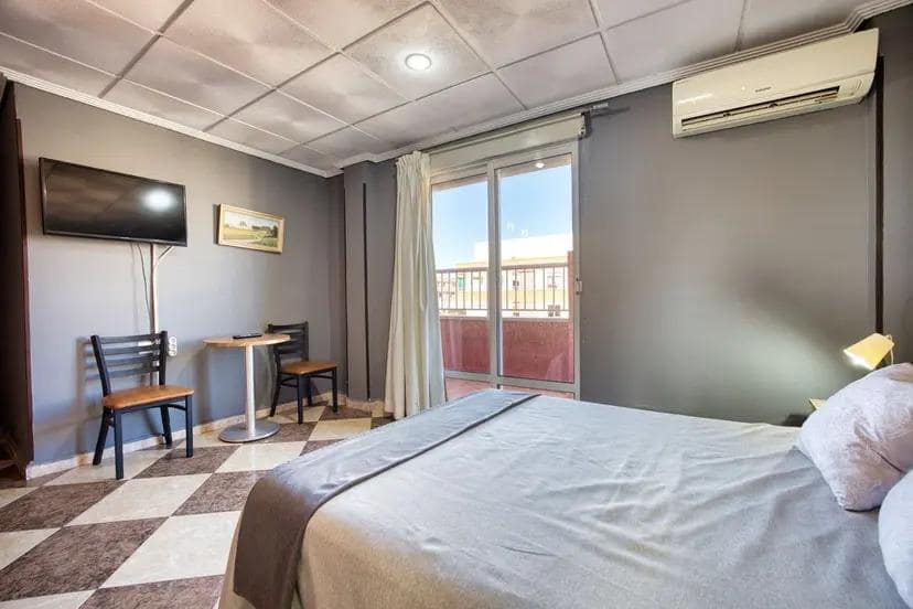 25 soveværelse Hotel til salg i Torrevieja - € 1.500.000 (Ref: 10007476)