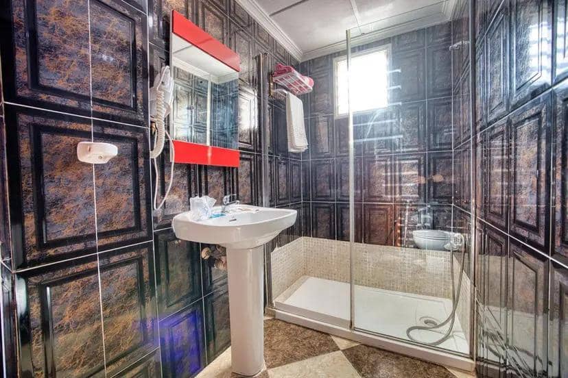 25 soveværelse Hotel til salg i Torrevieja - € 1.500.000 (Ref: 10007476)