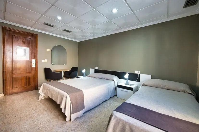 25 soveværelse Hotel til salg i Torrevieja - € 1.500.000 (Ref: 10007476)