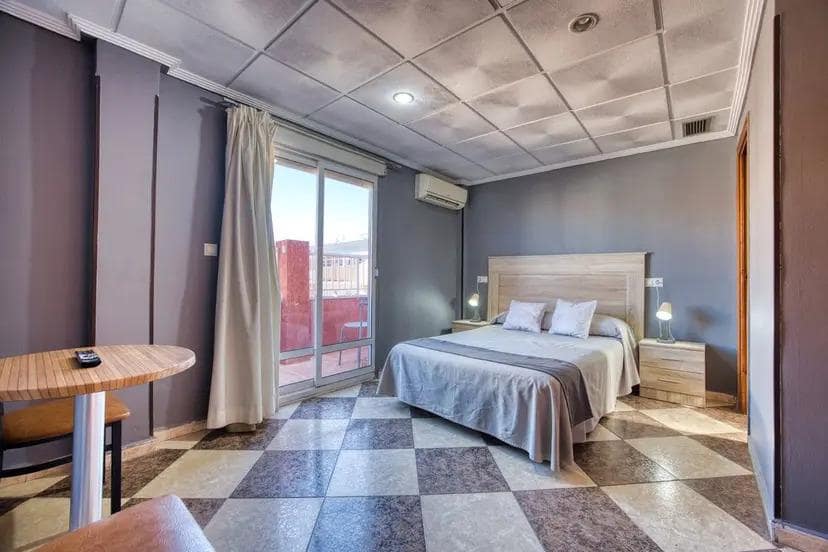 25 soveværelse Hotel til salg i Torrevieja - € 1.500.000 (Ref: 10007476)