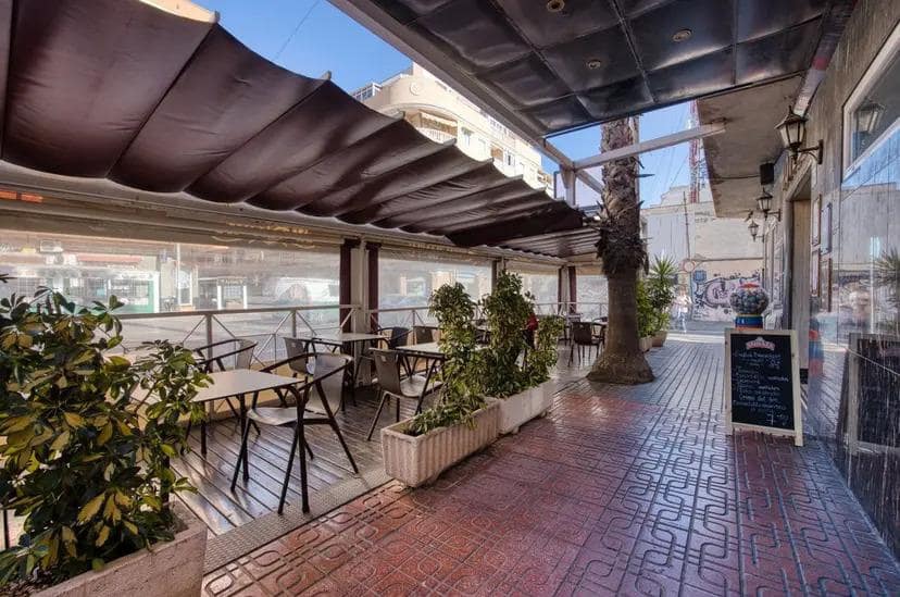 25 soveværelse Hotel til salg i Torrevieja - € 1.500.000 (Ref: 10007476)