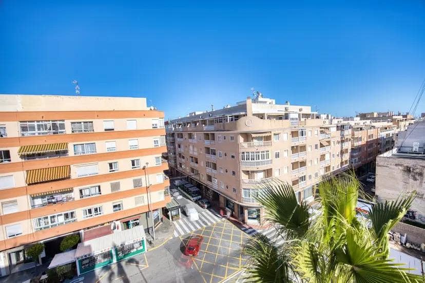 25 soveværelse Hotel til salg i Torrevieja - € 1.500.000 (Ref: 10007476)