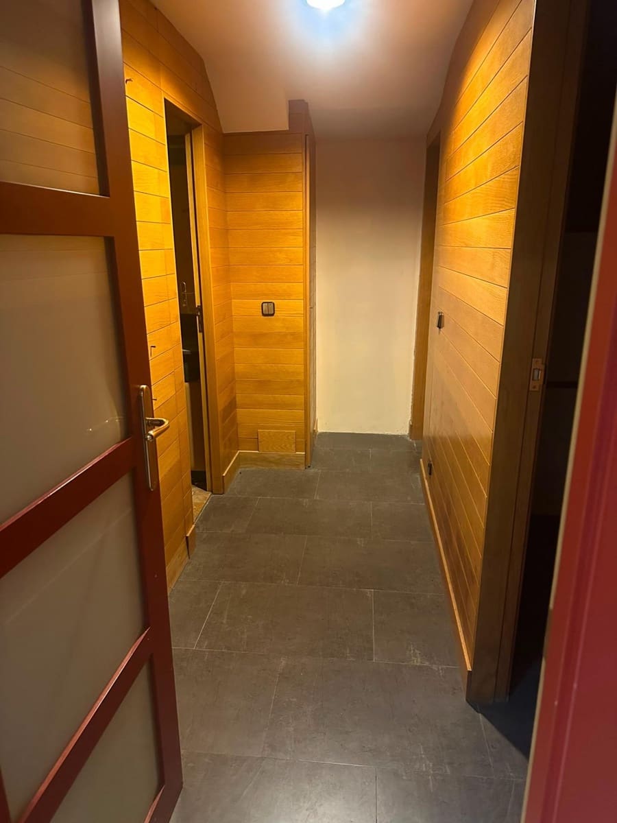 Bureau à vendre à Santander - 500 000 € (Ref: 10015843)