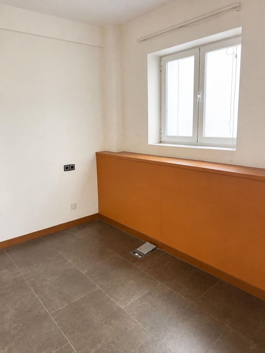 Bureau à vendre à Santander - 500 000 € (Ref: 10015843)