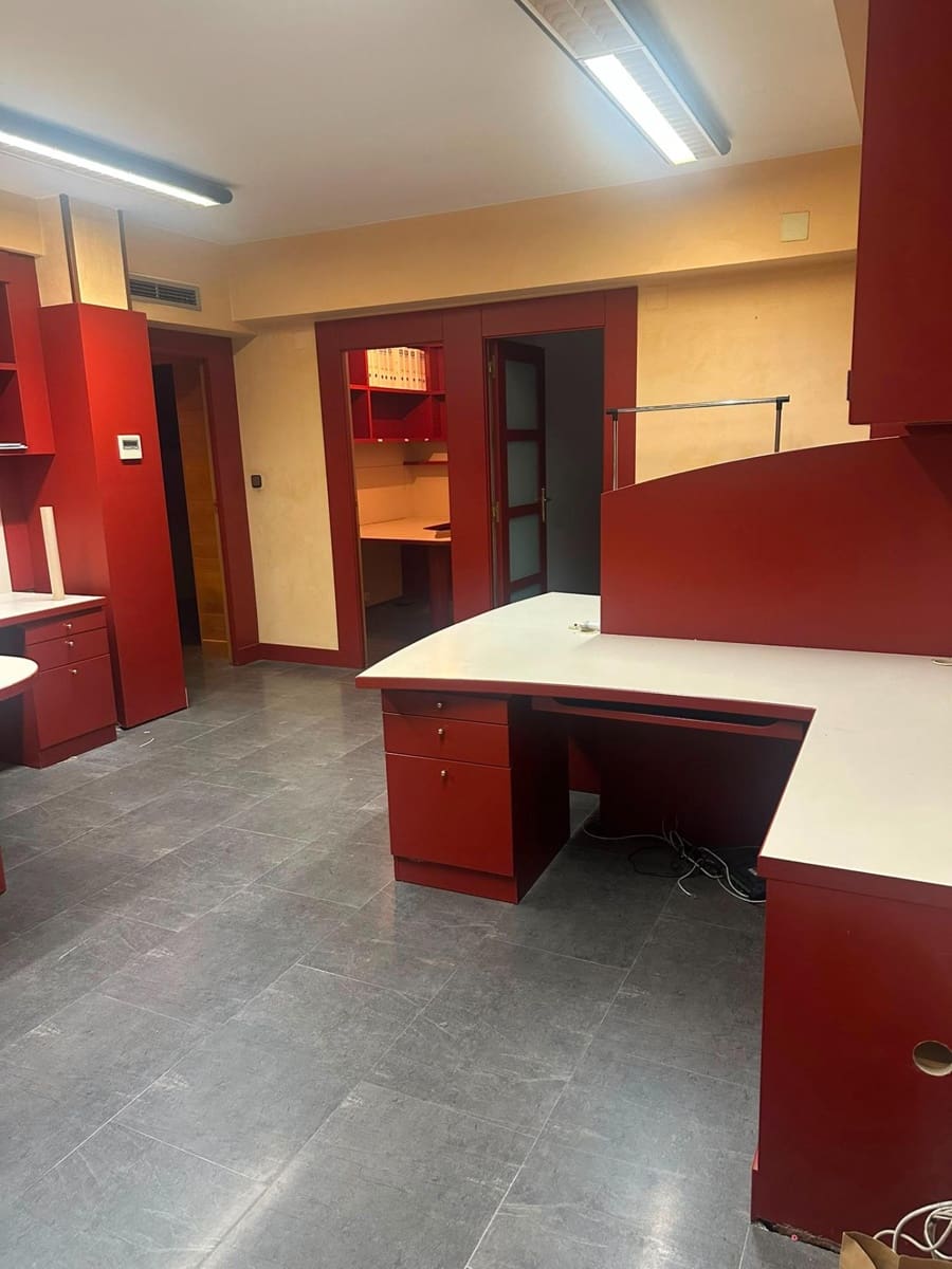 Bureau à vendre à Santander - 500 000 € (Ref: 10015843)