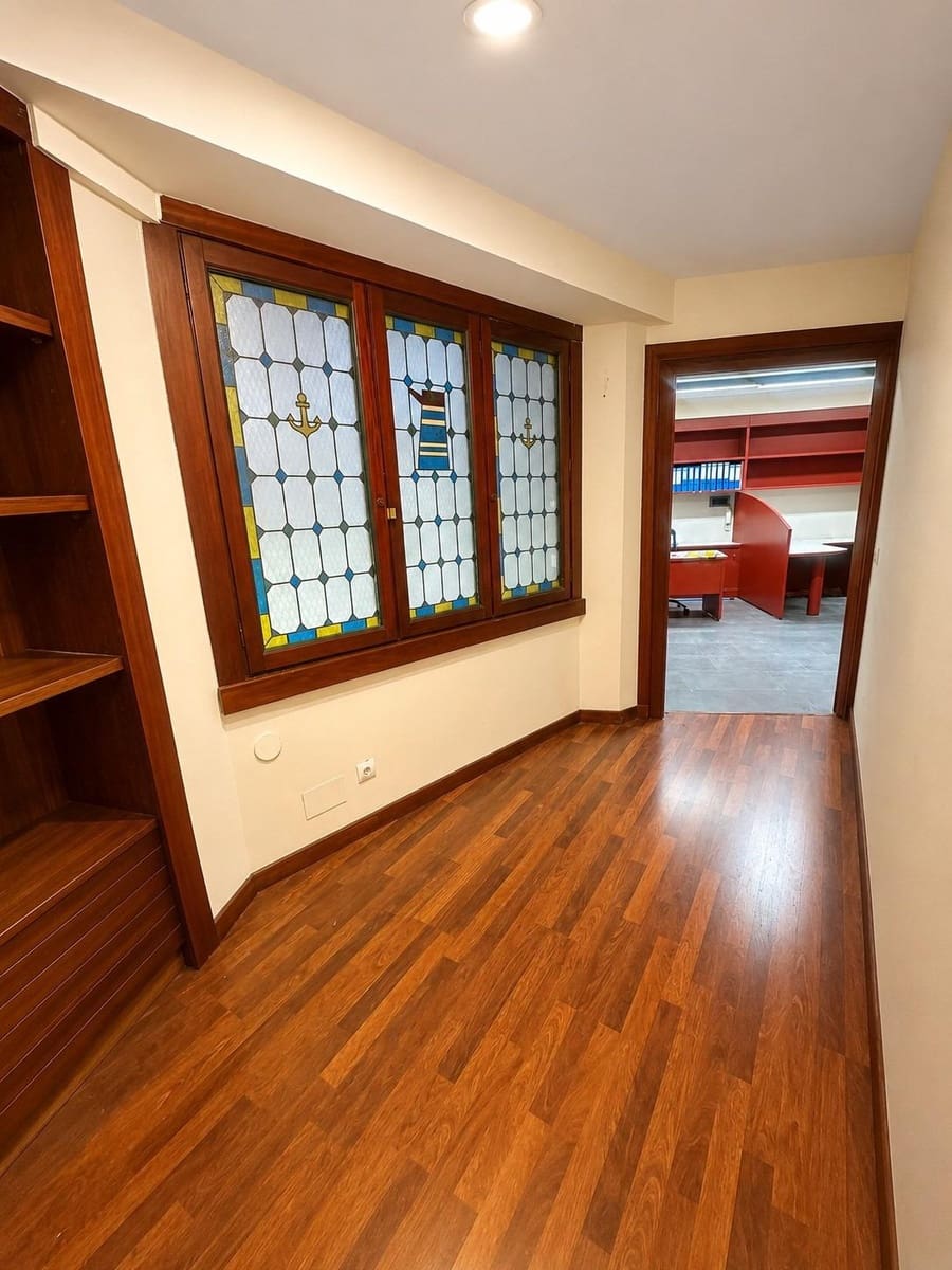 Bureau à vendre à Santander - 500 000 € (Ref: 10015843)