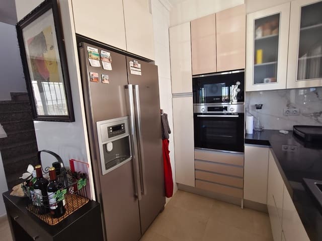 3 sypialnia Willa na sprzedaż w Guardamar del Segura z basenem garażem - 345 000 € (Ref: 10018621)