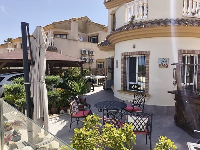 3 sypialnia Willa na sprzedaż w Guardamar del Segura z basenem garażem - 345 000 € (Ref: 10018621)