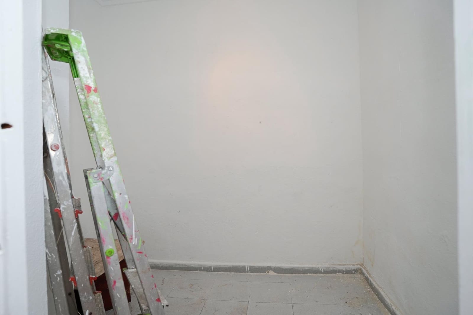 3 slaapkamer Commercieel te koop in Torrevieja - € 137.184 (Ref: 10035602)