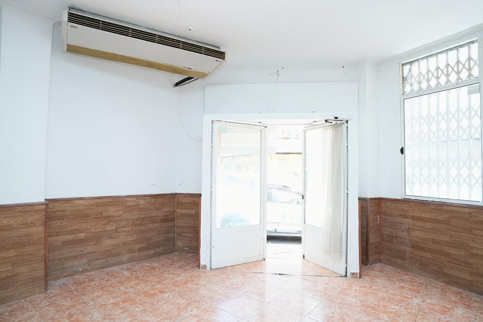 3 slaapkamer Commercieel te koop in Torrevieja - € 137.184 (Ref: 10035602)