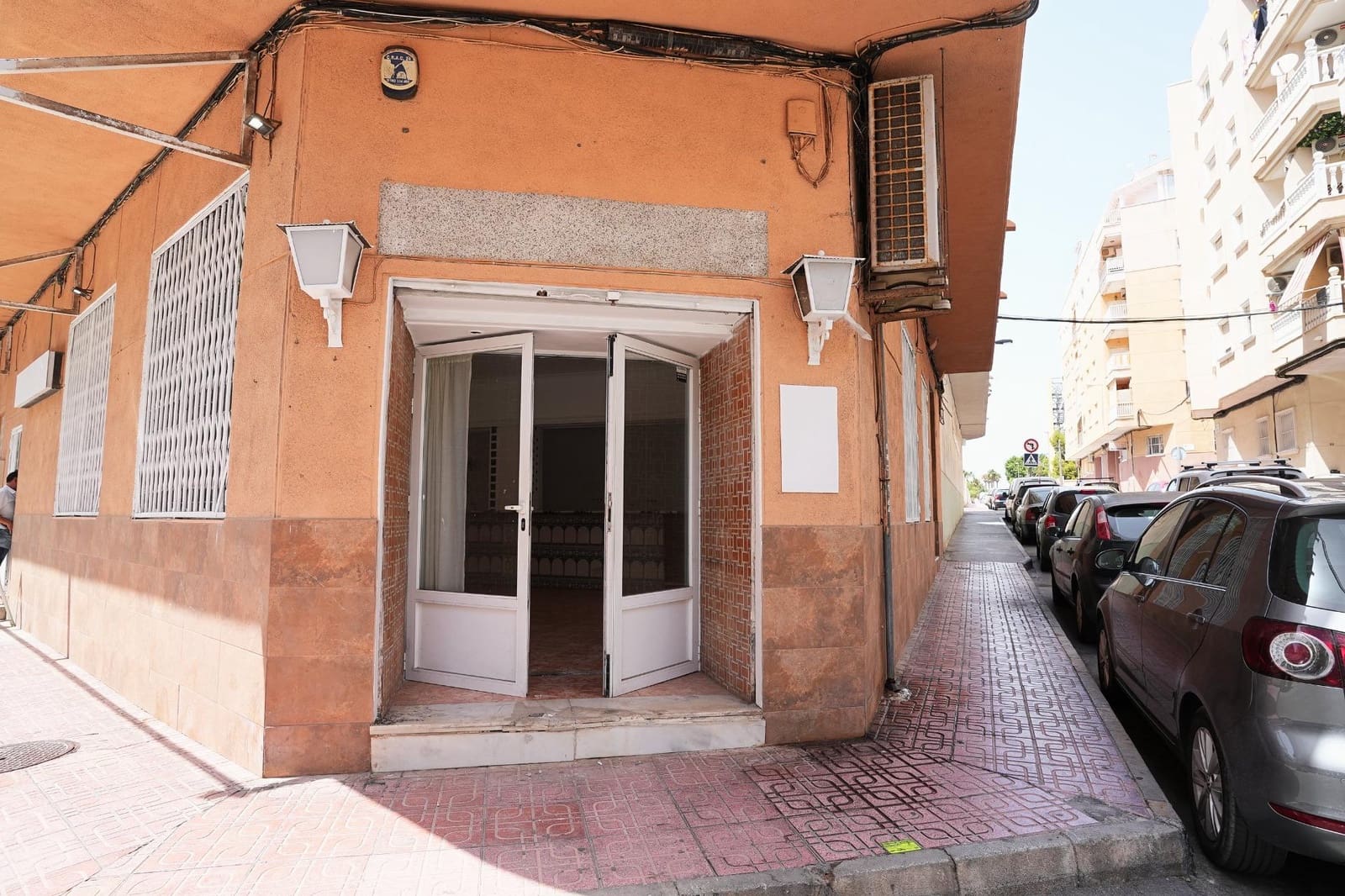 3 slaapkamer Commercieel te koop in Torrevieja - € 137.184 (Ref: 10035602)