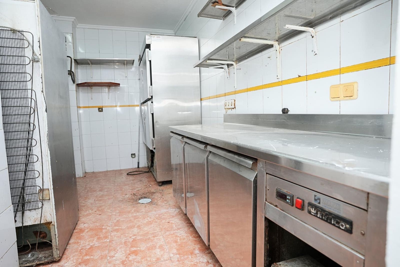 3 slaapkamer Commercieel te koop in Torrevieja - € 137.184 (Ref: 10035602)