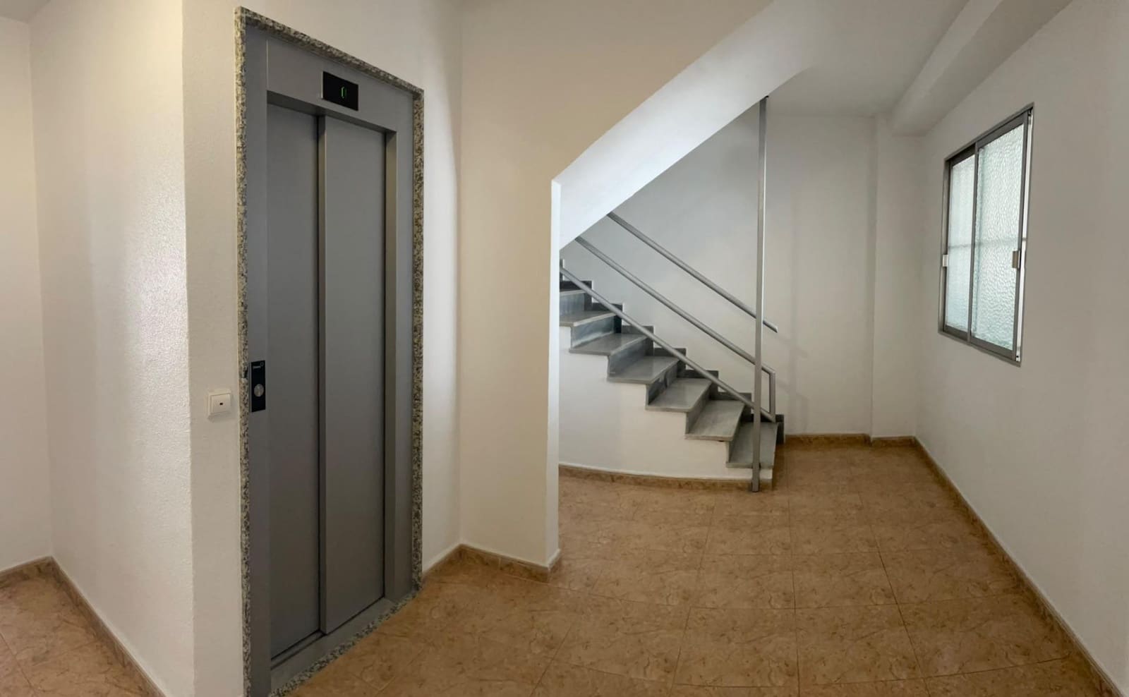 4 chambre Appartement à vendre à Guardamar del Segura avec garage - 242 900 € (Ref: 10064717)