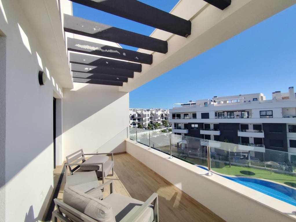 3 bedroom Penthouse for sale in Villamartin with pool garage - € 345,000 (Ref: 10073237)