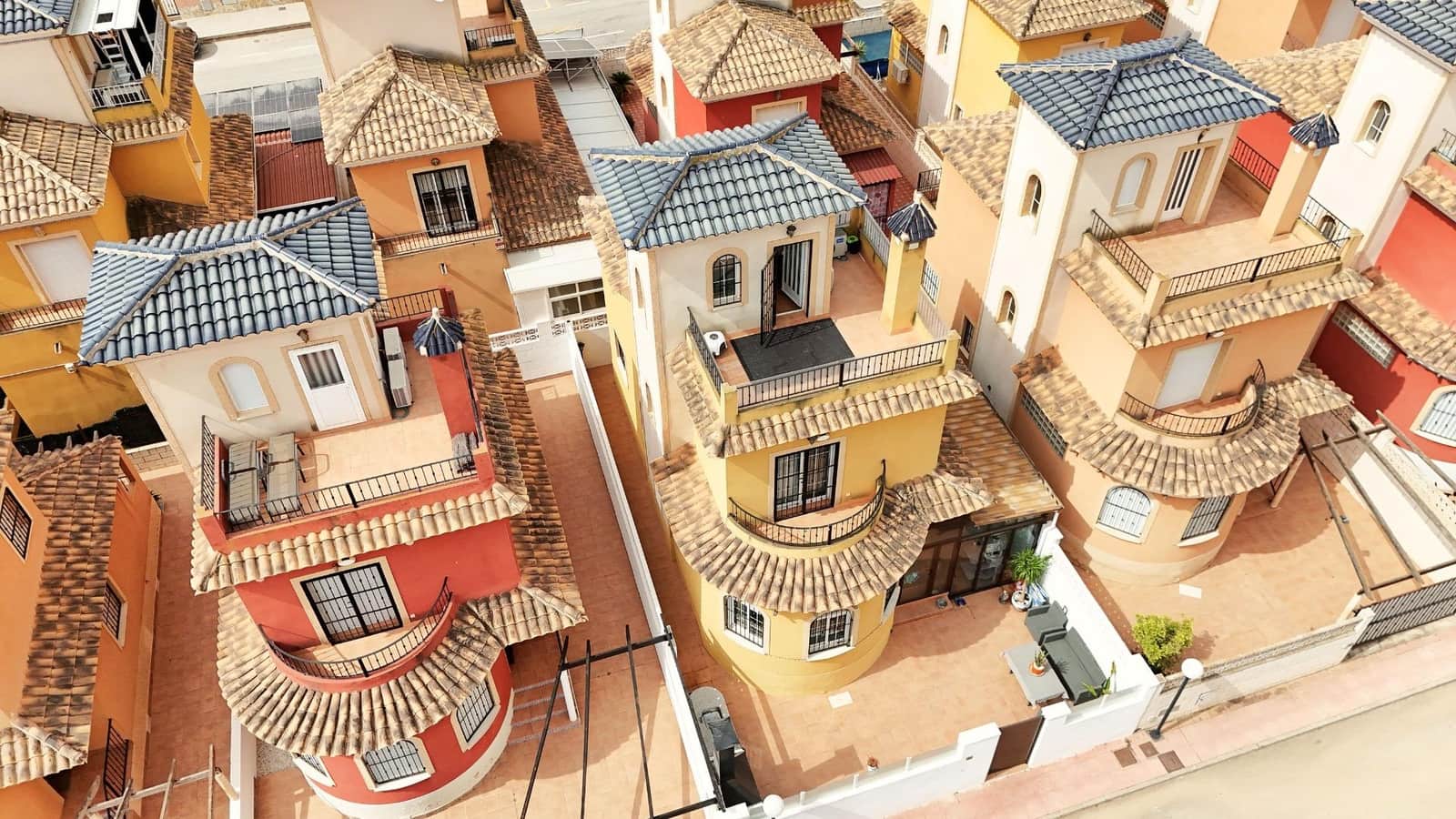 3 slaapkamer Villa te koop in Los Montesinos met zwembad garage - € 230.304 (Ref: 10086177)