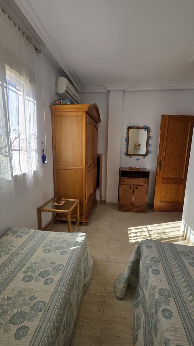 Bungalow de 3 habitaciones en Torrevieja en venta con piscina - 179.900 € (Ref: 10086179)