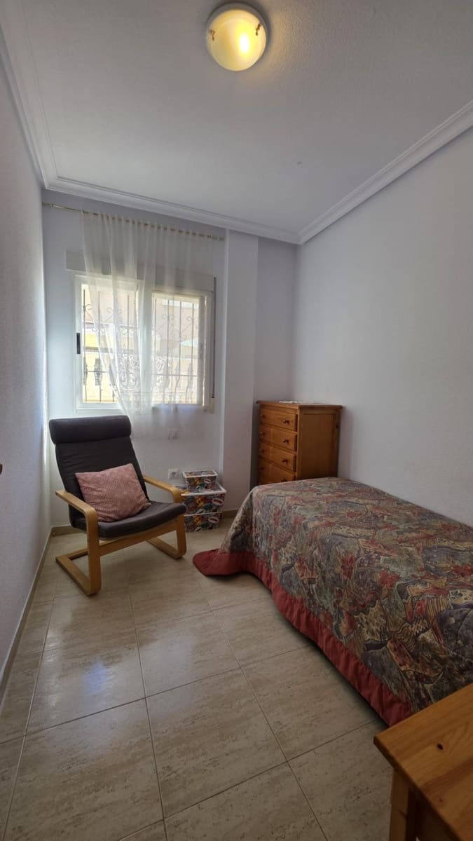 Bungalow de 3 habitaciones en Torrevieja en venta con piscina - 179.900 € (Ref: 10086179)