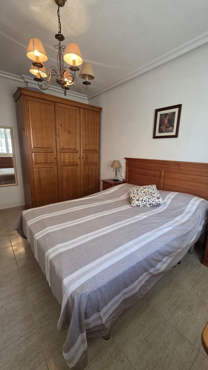 Bungalow de 3 habitaciones en Torrevieja en venta con piscina - 179.900 € (Ref: 10086179)