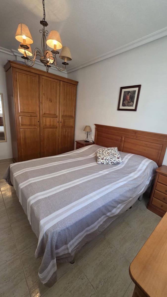 Bungalow de 3 habitaciones en Torrevieja en venta con piscina - 179.900 € (Ref: 10086179)