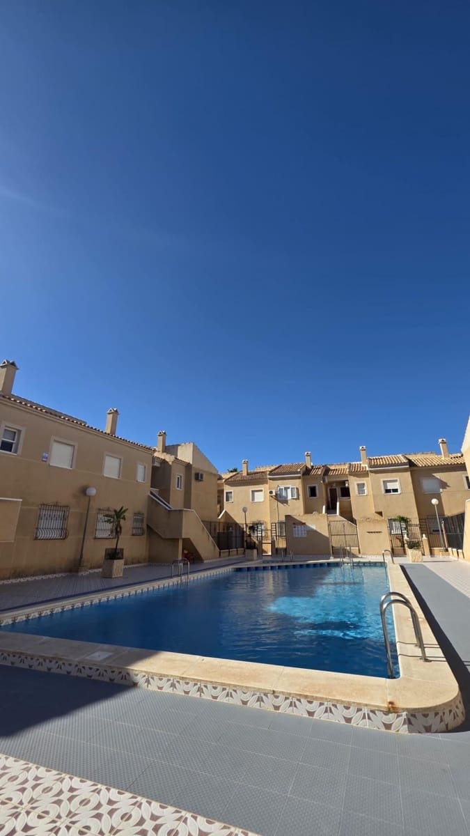 Bungalow de 3 habitaciones en Torrevieja en venta con piscina - 179.900 € (Ref: 10086179)