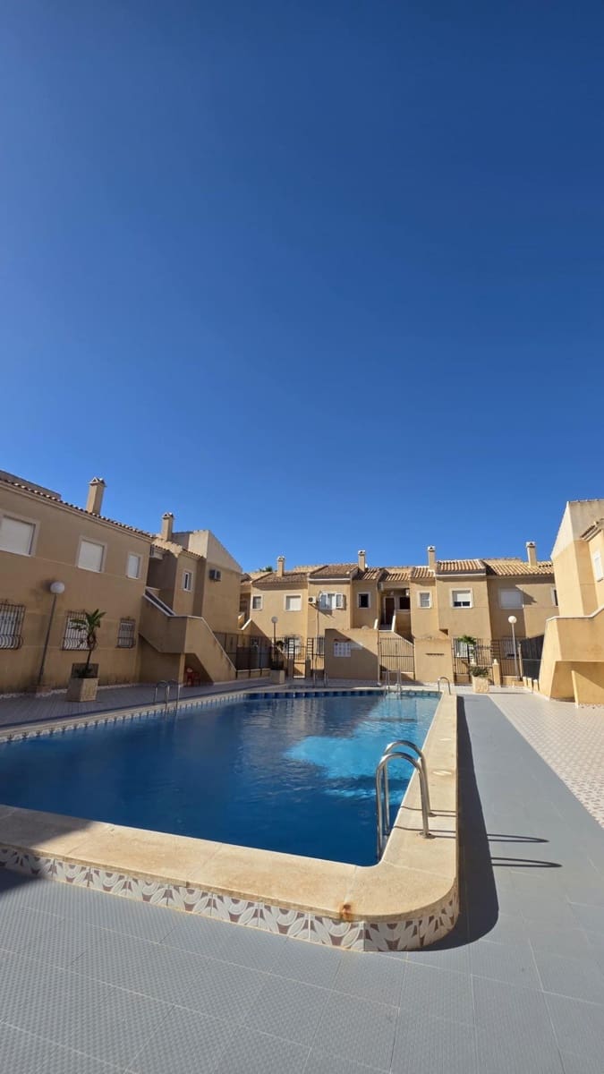 Bungalow de 3 habitaciones en Torrevieja en venta con piscina - 179.900 € (Ref: 10086179)