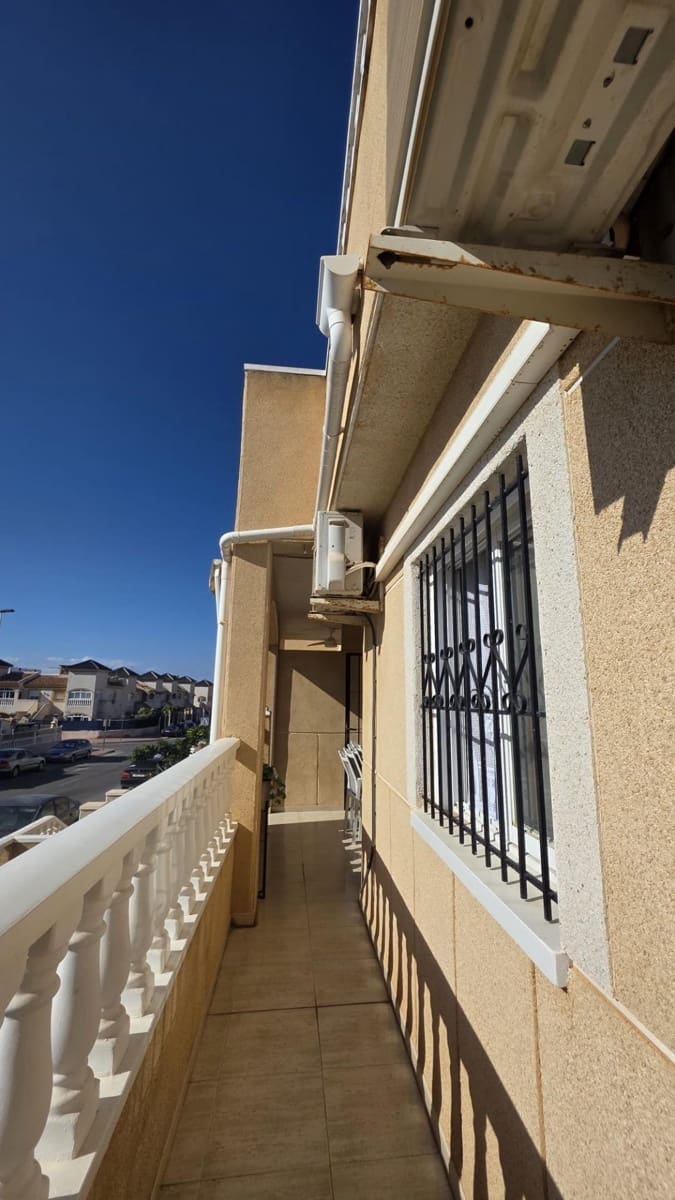 Bungalow de 3 habitaciones en Torrevieja en venta con piscina - 179.900 € (Ref: 10086179)