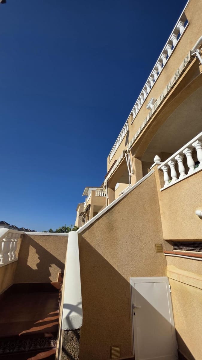 Bungalow de 3 habitaciones en Torrevieja en venta con piscina - 179.900 € (Ref: 10086179)