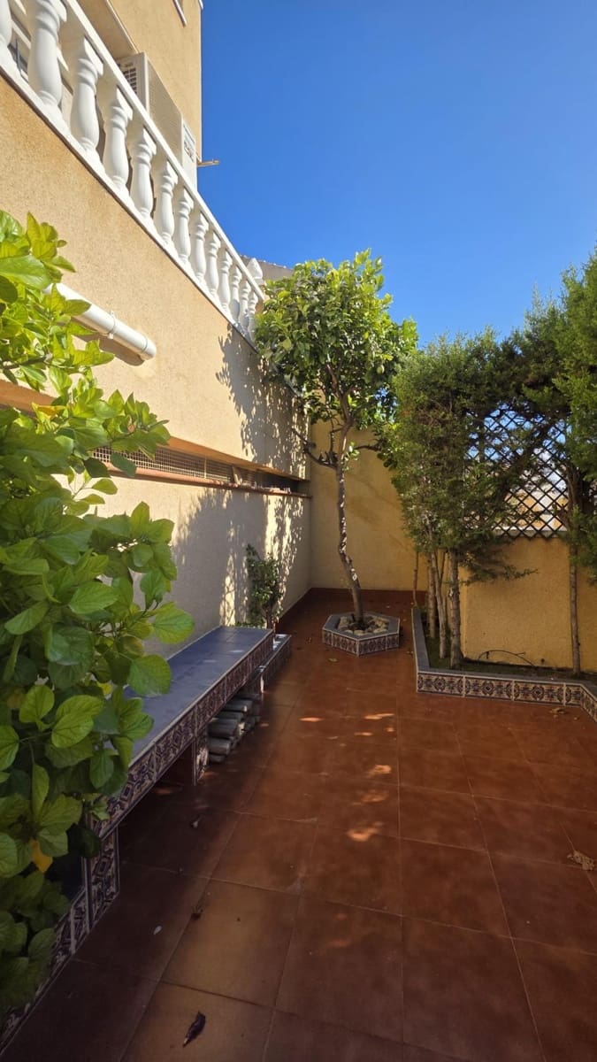 Bungalow de 3 habitaciones en Torrevieja en venta con piscina - 179.900 € (Ref: 10086179)