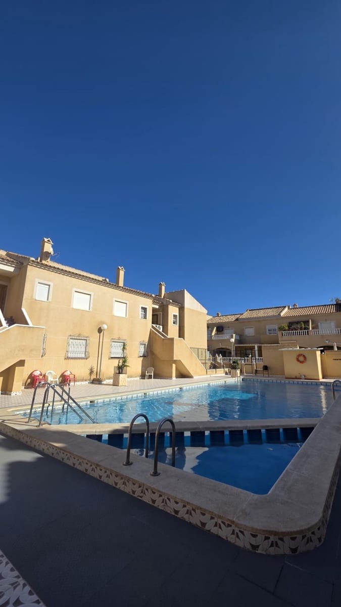 Bungalow de 3 habitaciones en Torrevieja en venta con piscina - 179.900 € (Ref: 10086179)