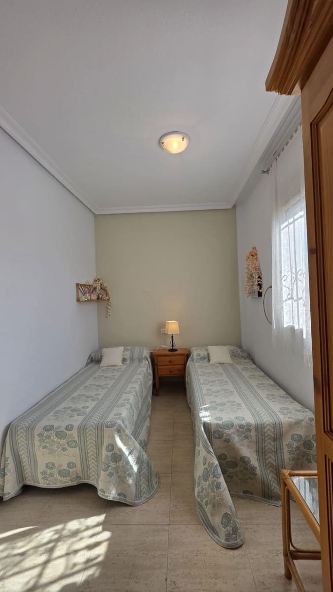 Bungalow de 3 habitaciones en Torrevieja en venta con piscina - 179.900 € (Ref: 10086179)