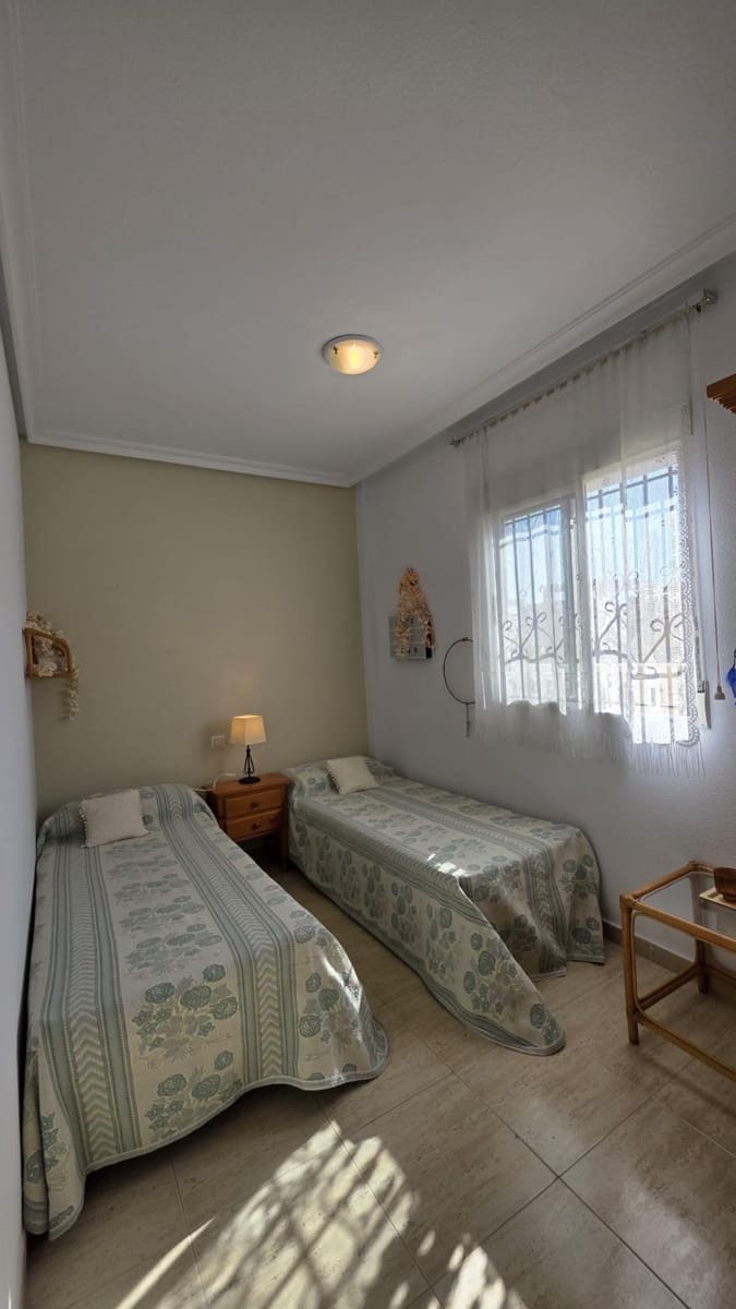 Bungalow de 3 habitaciones en Torrevieja en venta con piscina - 179.900 € (Ref: 10086179)