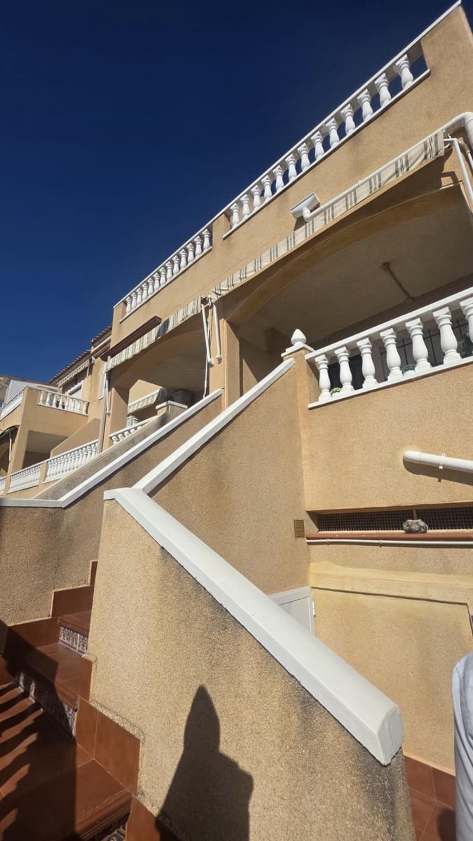 Bungalow de 3 habitaciones en Torrevieja en venta con piscina - 179.900 € (Ref: 10086179)