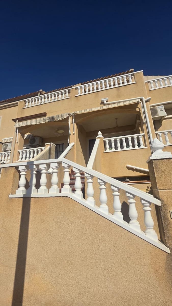 Bungalow de 3 habitaciones en Torrevieja en venta con piscina - 179.900 € (Ref: 10086179)