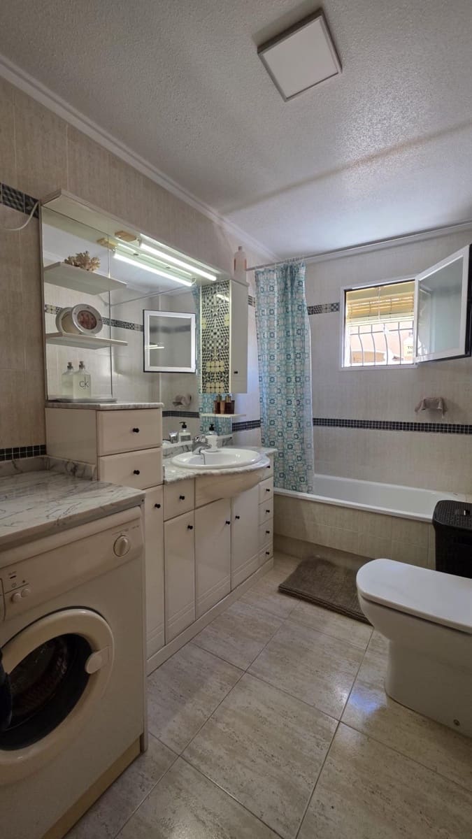 Bungalow de 3 habitaciones en Torrevieja en venta con piscina - 179.900 € (Ref: 10086179)