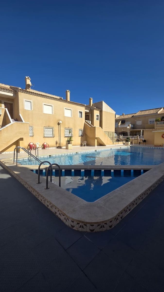Bungalow de 3 habitaciones en Torrevieja en venta con piscina - 179.900 € (Ref: 10086179)