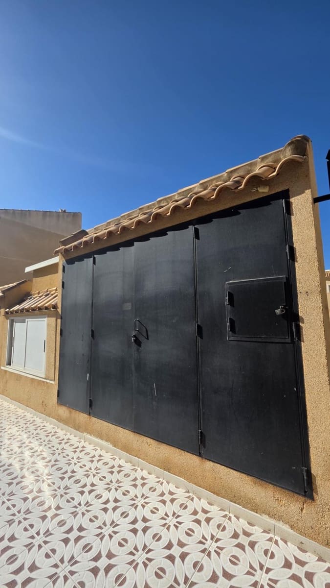 Bungalow de 3 habitaciones en Torrevieja en venta con piscina - 179.900 € (Ref: 10086179)