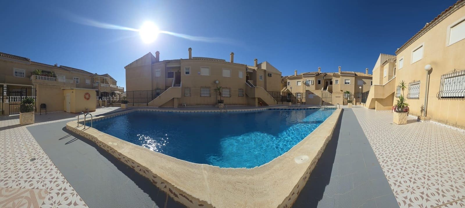 Bungalow de 3 habitaciones en Torrevieja en venta con piscina - 179.900 € (Ref: 10086179)