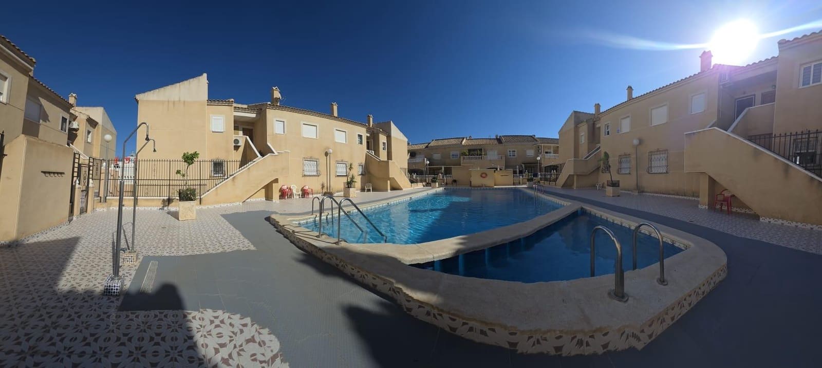 Bungalow de 3 habitaciones en Torrevieja en venta con piscina - 179.900 € (Ref: 10086179)