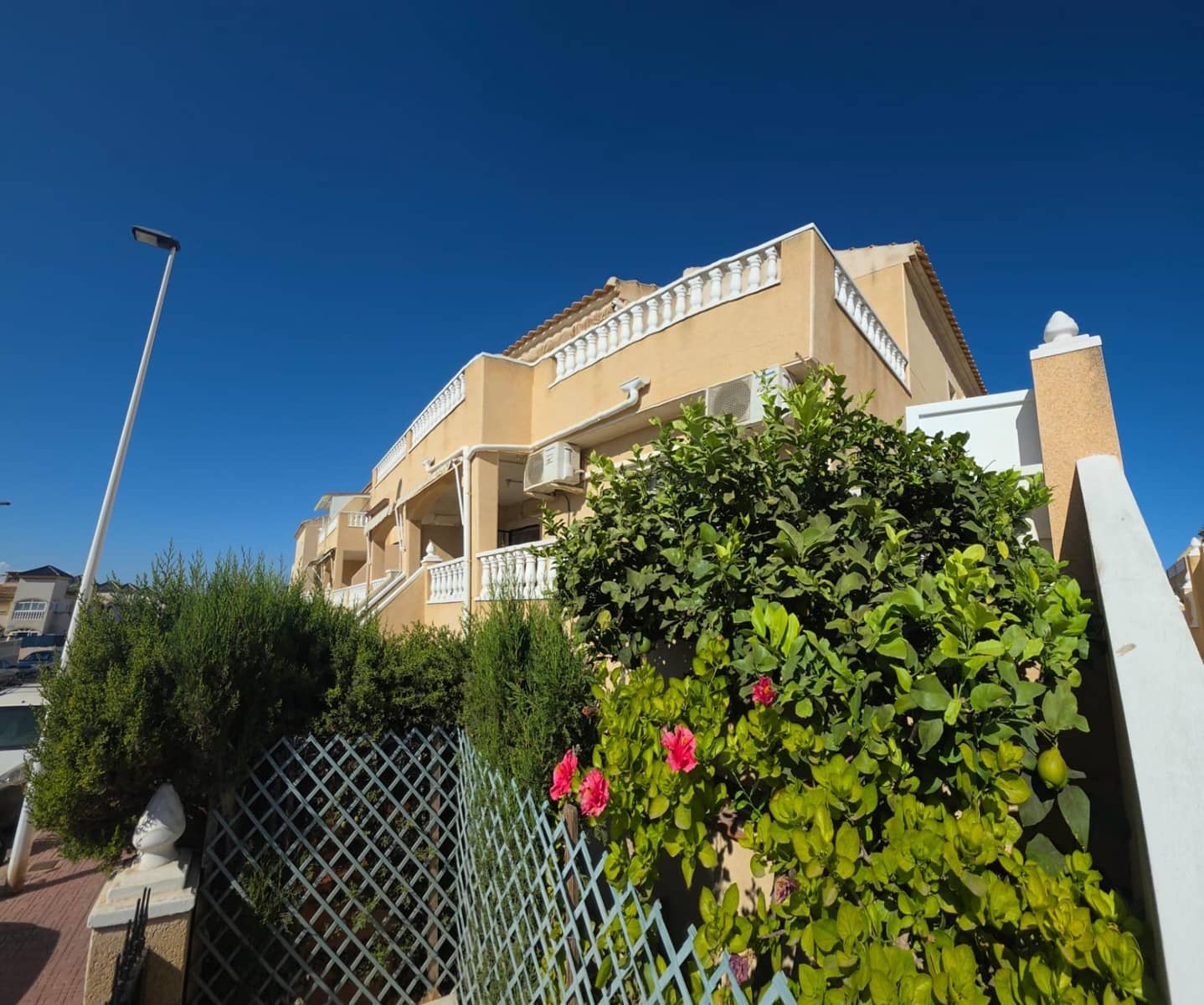 Bungalow de 3 habitaciones en Torrevieja en venta con piscina - 179.900 € (Ref: 10086179)