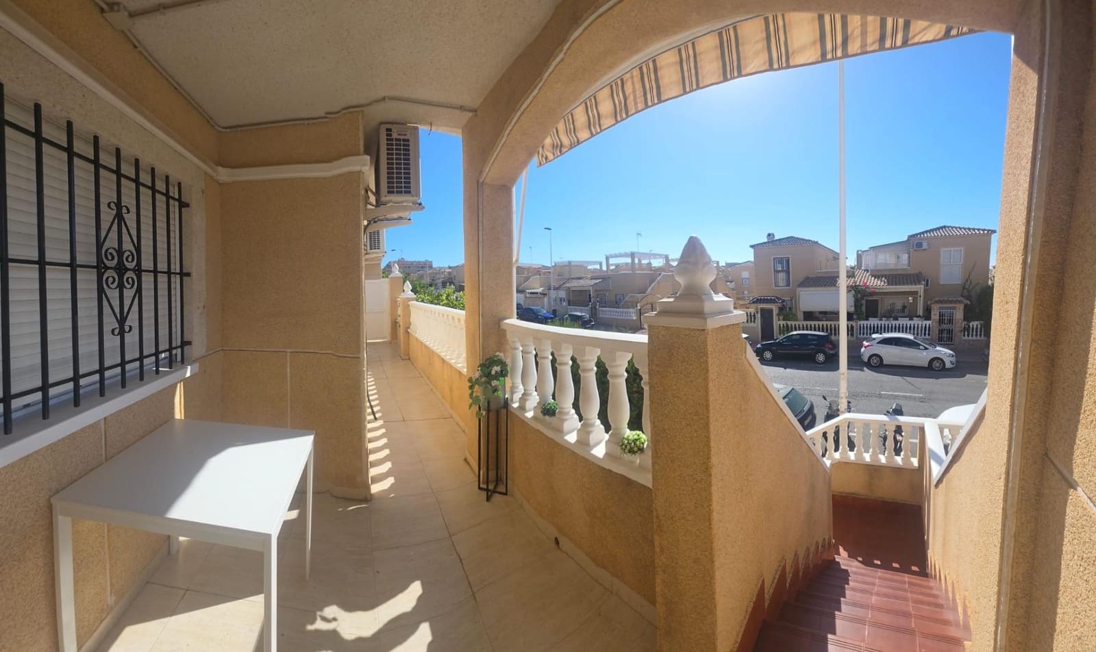 Bungalow de 3 habitaciones en Torrevieja en venta con piscina - 179.900 € (Ref: 10086179)