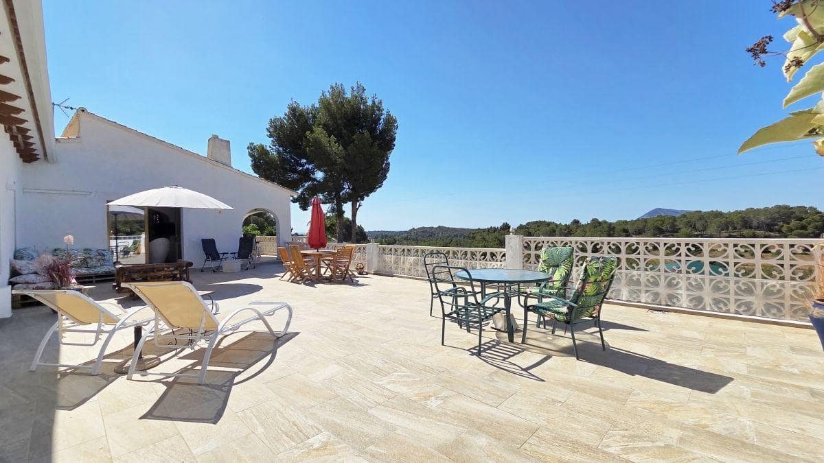 3 sypialnia Willa na sprzedaż w Altea z basenem garażem - 675 000 € (Ref: 10089408)