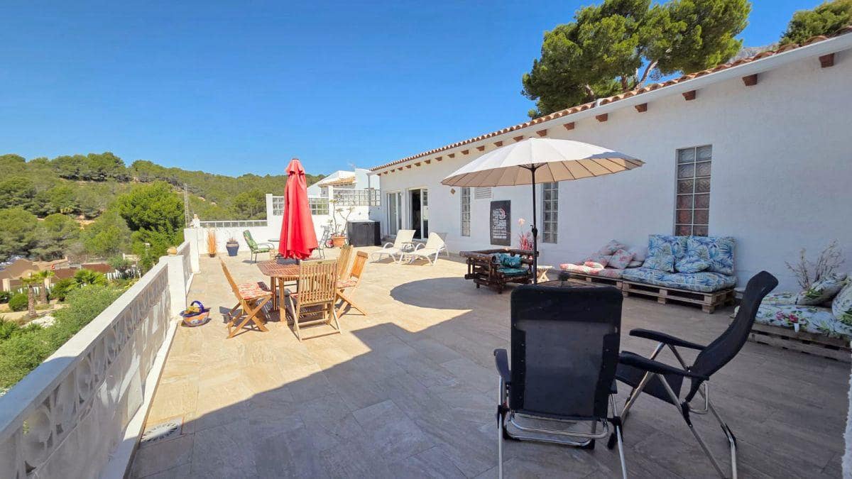 3 sypialnia Willa na sprzedaż w Altea z basenem garażem - 675 000 € (Ref: 10089408)