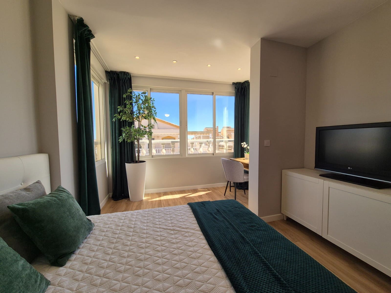 3 bedroom Townhouse for sale in Alicante / Alacant city with pool - € 268,800 (Ref: 10089559)