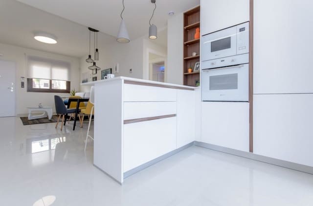 Apartamento de 2 habitaciones en Torrevieja en venta con piscina - 275.000 € (Ref: 7374521)