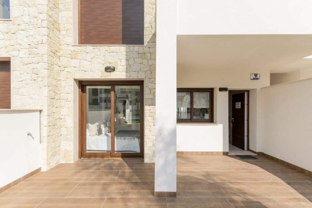 2 bedroom Apartment for sale in Torrevieja with pool - € 275,000 (Ref: 7374521)